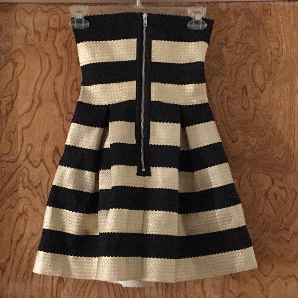 Flirty, fun, mini dress. Like new! - Picture 5 of 11